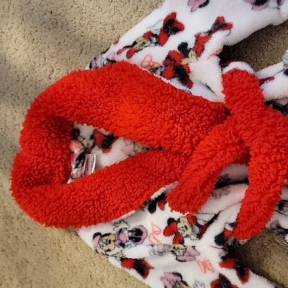 Minnie Mouse Robe - Picture 2 of 3